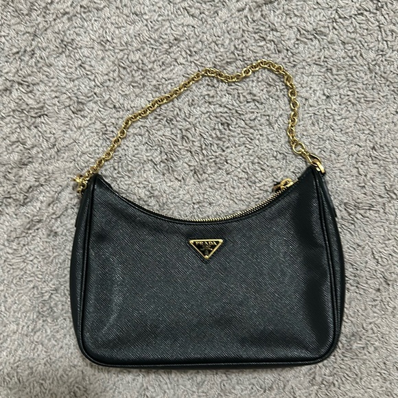 Barely used, crossbody belt included - Picture 1 of 1